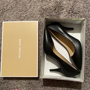 Brand new Michael Kors black pumps